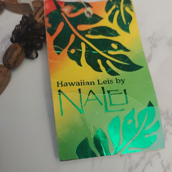 Hawaiian Wooden Lei - Picture 4 of 4